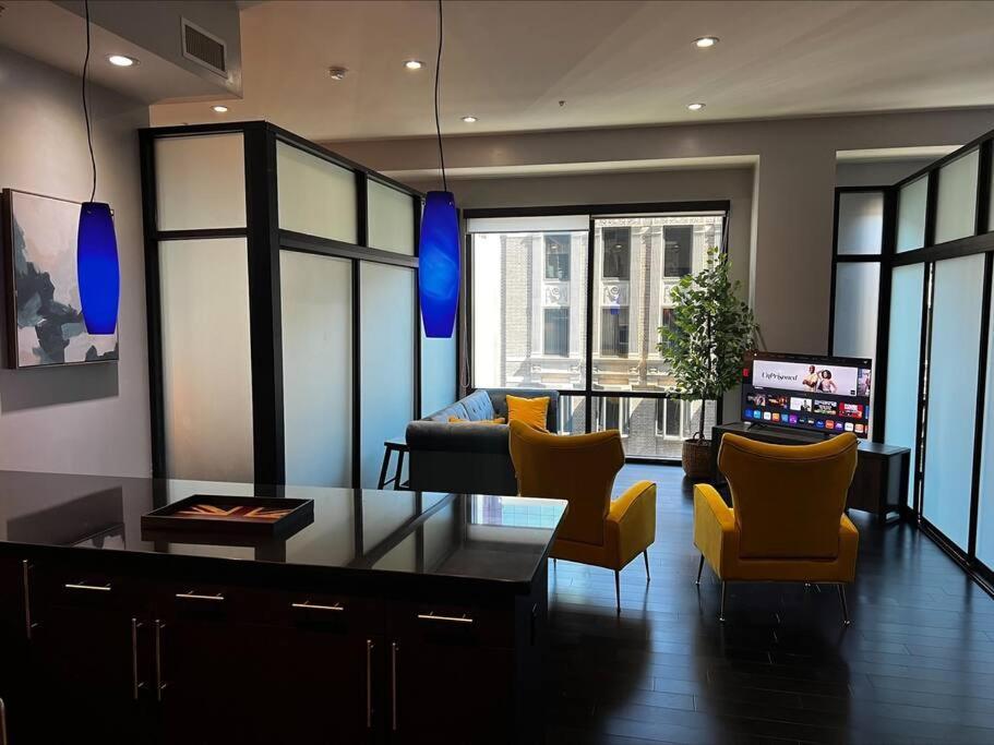 In The Heart Of Downtown Angeles Aparthotel *