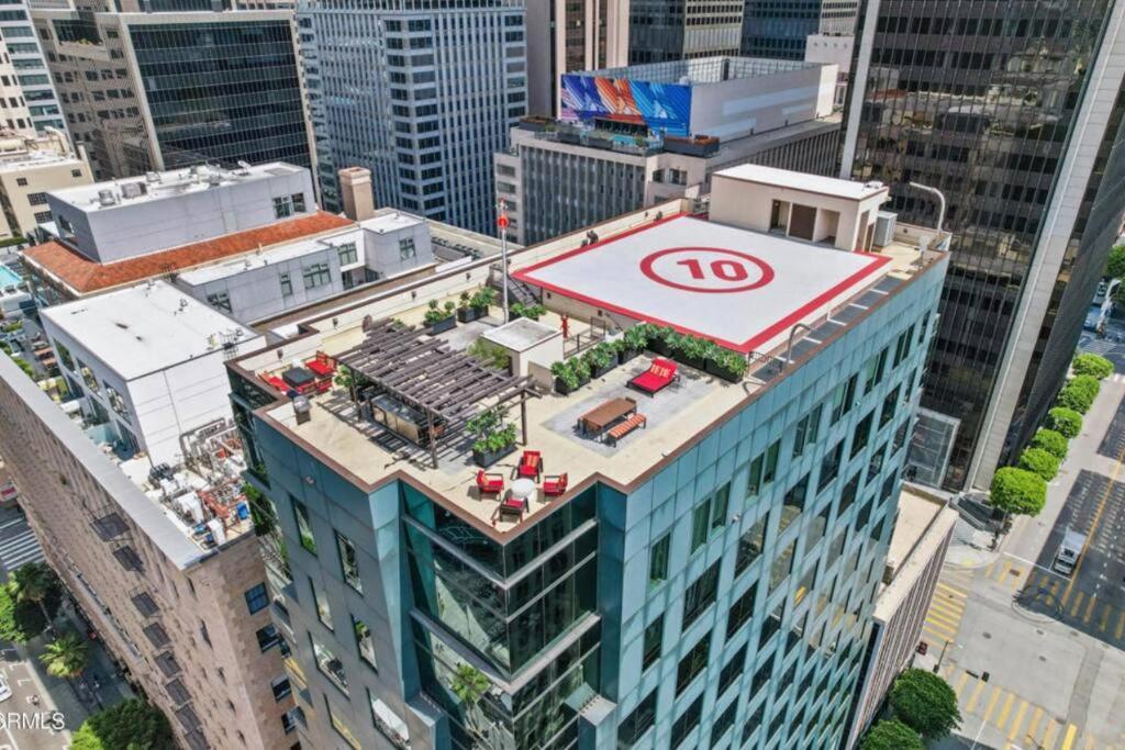 In The Heart Of Downtown Angeles Aparthotel