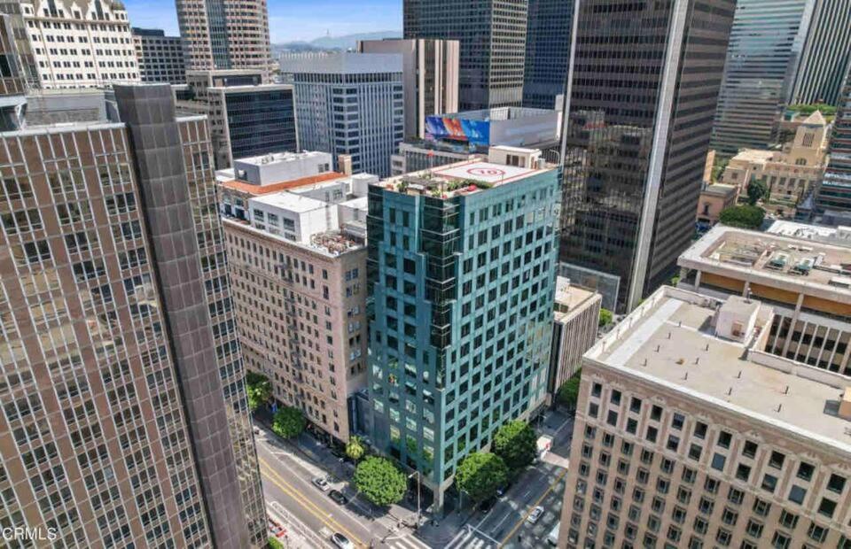 In The Heart Of Downtown Angeles Aparthotel